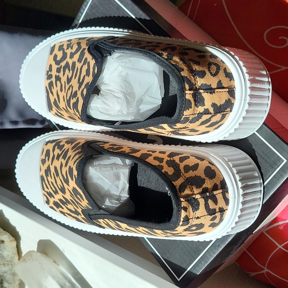 NIB 🐆 Platform leopard print slip-on sneakers - Picture 8 of 12
